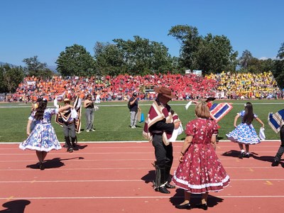 100 parejas bailando la cuecas - Baile nacional de Chile