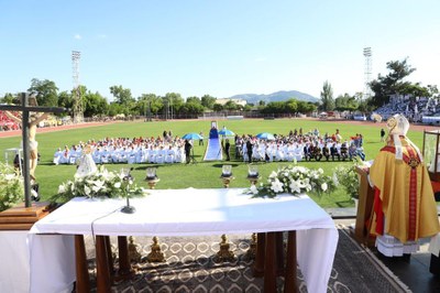 Plus de cinq mille fidèles se sont rassemblés au Stade Municipal de San Fernando