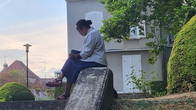 Invitées à demeurer en Celui