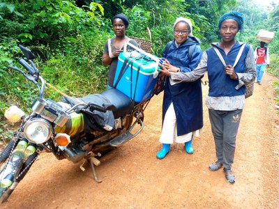 EN ROUTE POUR LA VACCINATION MAIS..... EN PANNE PARFOIS !
