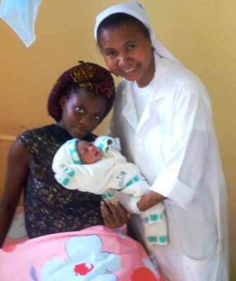 LES JEUNES MAMANS Y TROUVENT UNE AIDE...