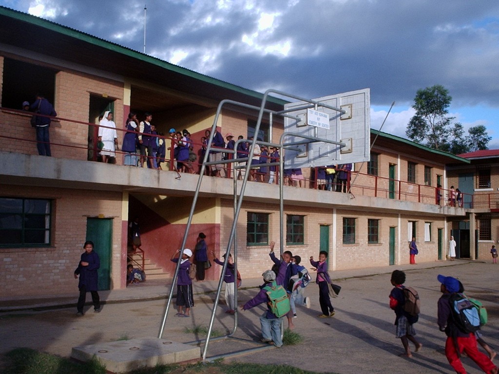 anjozorobe au collège paroissial.JPG