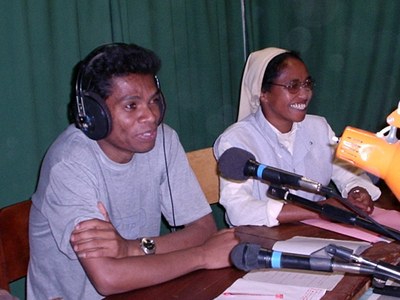 berthine à la radio 2.jpg