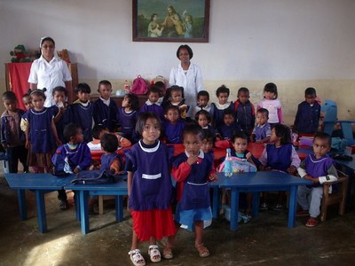 école paroissiale d'Anjozorobe Julie directrice.JPG