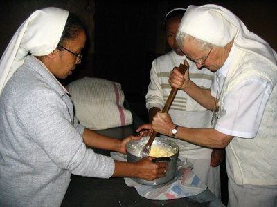 FARATSIHO 10 12 fabrique du beurre 004.jpg