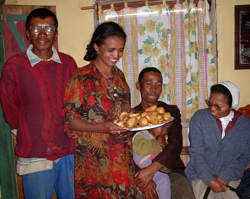 réunion avec un communauté de base betsiholany.JPG